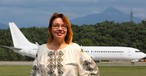 Olga Tolstykhina und die Boeing 737-900, mit dem Kennzeichen UR-PSI, die einst für  Ukraine International Airlines flog: Jetzt für Windrose unterwegs.