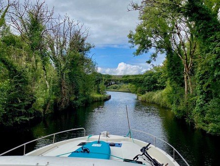 Nicht immer ist es so schmal auf dem Shannon wie hier im Jameson Canal