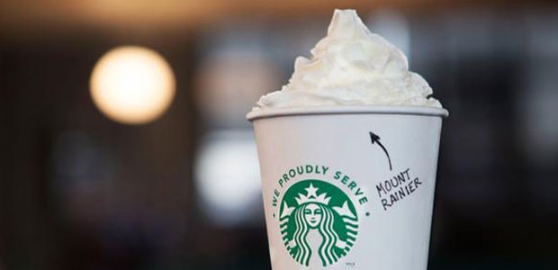 Starbucks-Becher: Jetzt auch an Bord.