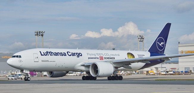 Lufthansa Cargo und DB Schenker bieten eine wöchentliche Frachtverbindung zwischen Frankfurt und Shanghai an.