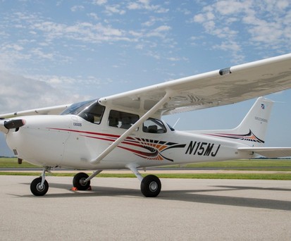 Die Cessna Skyhawk in neuer Lackierung.