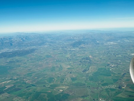 Blick aus dem Fenster eines Dreamliners: Für Airlines ist die Freiheit über den Wolken nicht grenzenlos.