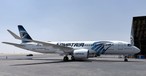 Airbus A220-300 von Egypt Air, hier noch mit dem Kennzeichen SU-GFC: Heißt mittlerweile N562AZ und bleibt für immer am Boden.