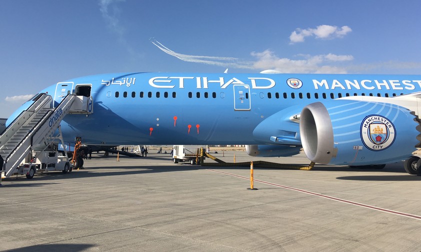Boeing 787 von Etihad: Die Airline sponsort Manchester City seit 2009.