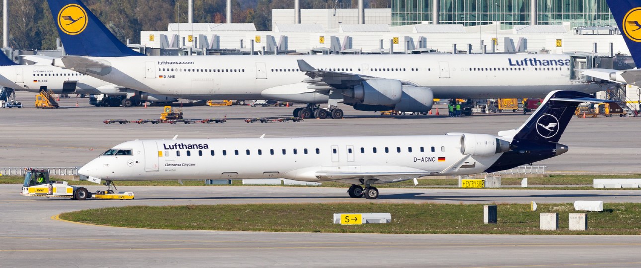 Bombardier CRJ 900 mit dem Kennzeichen D-ACNC: Fliegt wieder.