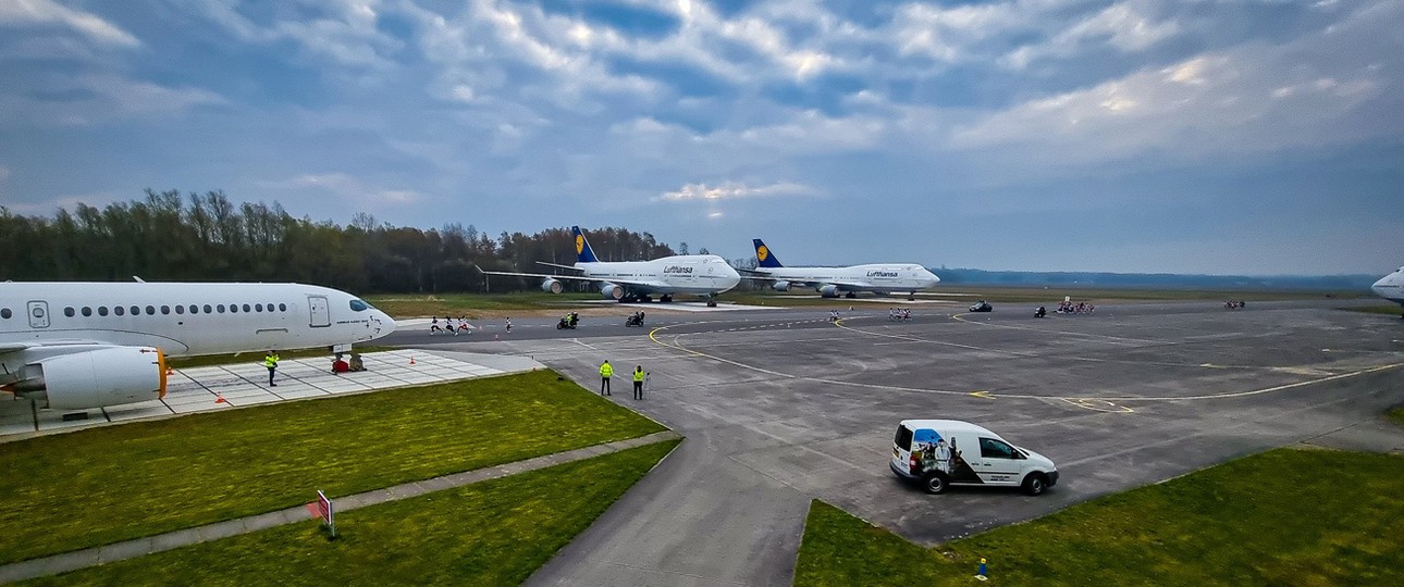 Am 18. April waren die drei Lufthansa-Jumbos (im Bild zwei in der Mitte zu sehen, einer rechts zu erahnen) ...