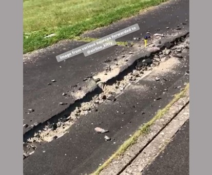 ... Belag des Rollwegs eingedrückt.