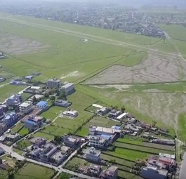 Drohnenflug über Pokhara: Auch die künftige Flughafenfläche ist zu sehen.