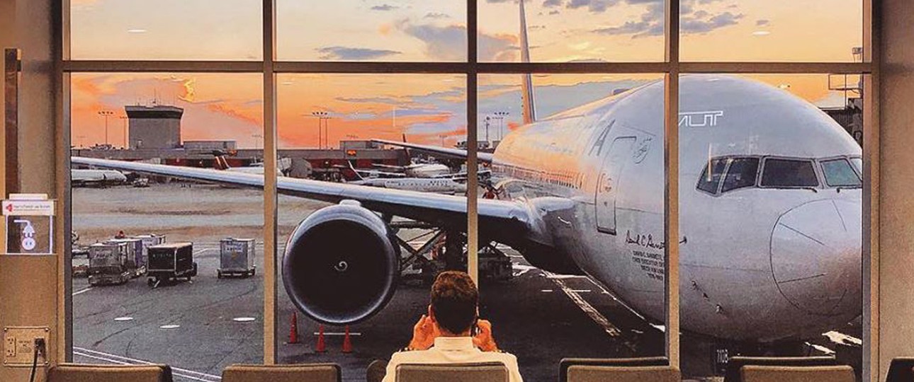 Delta-Passagier am Gate: Warten, bis es wirklich so weit ist mit dem Einsteigen.