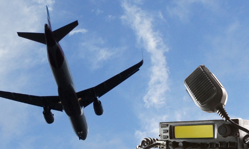 Flugzeug und private Funkstation: Keine gute Kombination.