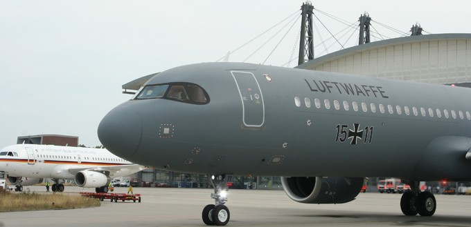 Airbus A321 LR mit dem taktischen Kennzeichen 15+11: Wurde am 17. August 2022 ausgeliefert. Im Juni hatte ...