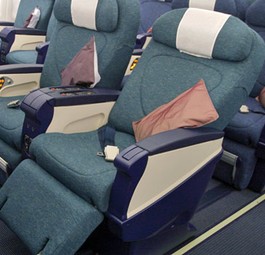 Regional Business Class von Cathay Pacific. Ungefähr so dürfte es in der Zwischenklasse aussehen.