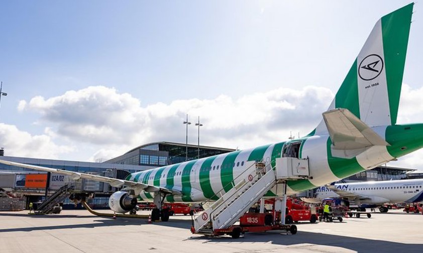 Jet von Condor am Flughafen Hamburg: Die Airline baut ab.