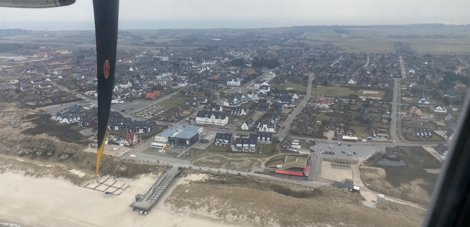 ... zur Nordseeinsel Sylt dauert rund eine Stunde.