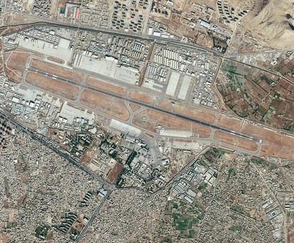 Flughafen von Kabul auf Satellitenbild: Nichts geht mehr.