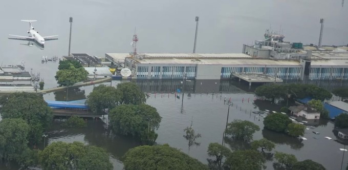 Der Aeroporto Internacional Salgado Filho steht komplett unter Wasser.