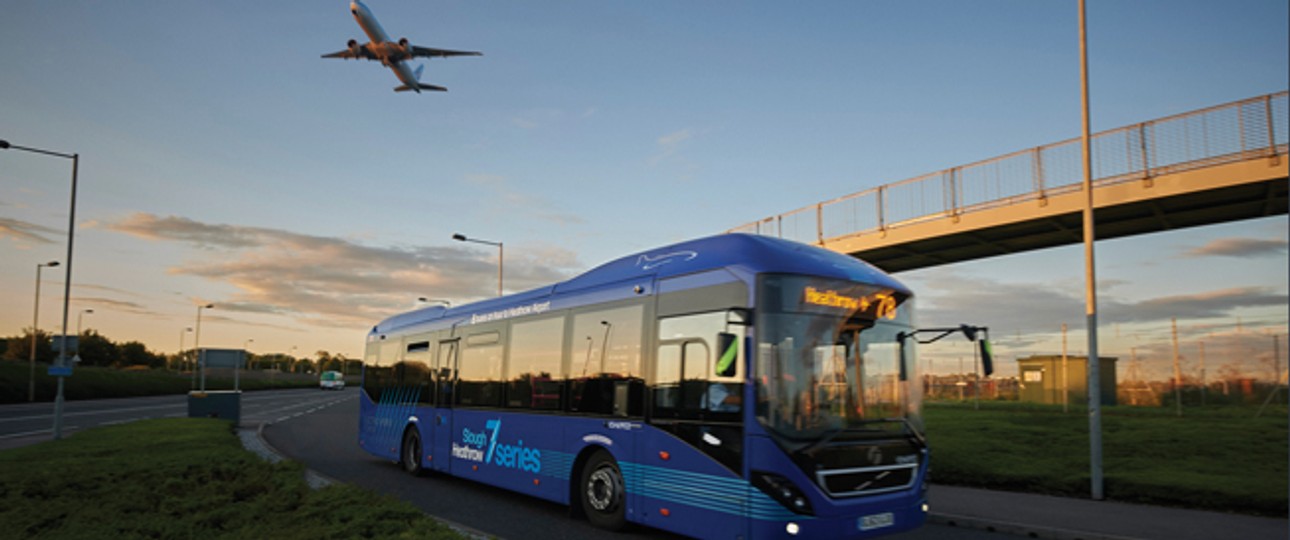 Bus in Richtung Heathrow: Der Flughafen bräuchte mit mehr Kapazität auch mehr Verbindungen.