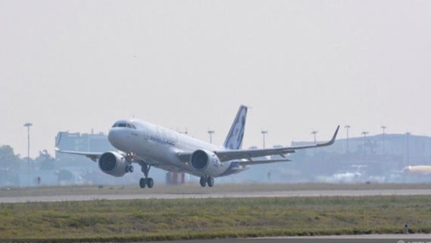 Und hier nochmal der Take-Off: Der erste A320Neo hebt ab.