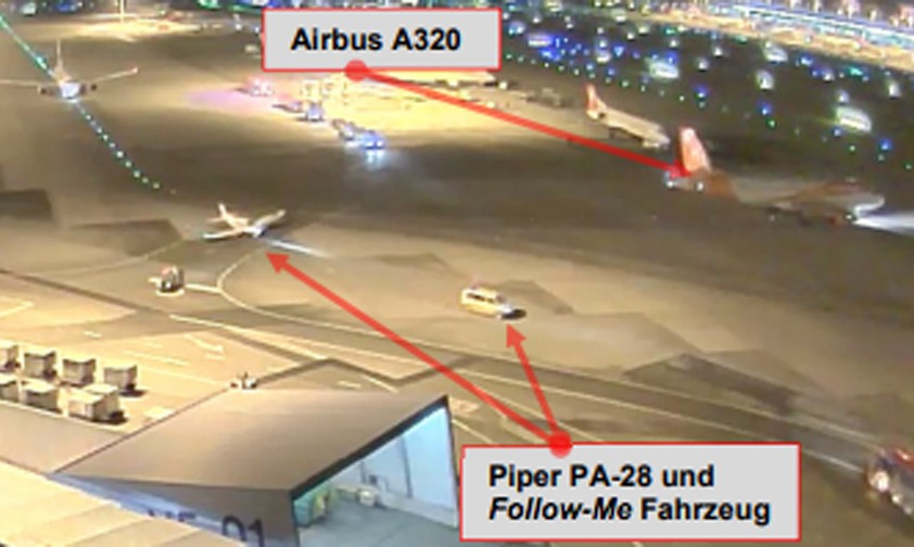 Ausschnitt aus dem Überwachungsvideo mit Erklärungen des Sust: Der Abstand zwischen den Flugzeugen betrug rund 86 Meter.