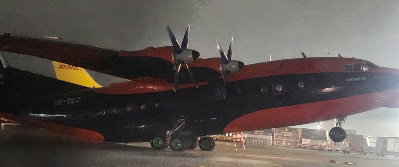 Eine Antonov An-12: Windböen hoben die 28.000 Kilogramm schwere Maschine an.