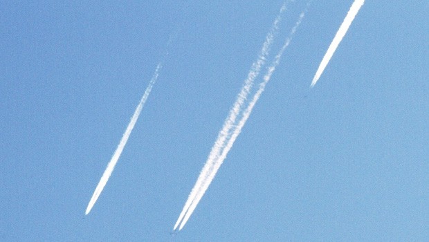 Die beiden MIG fliegen neben dem Qatar-Airbus: Kommunikationspanne.