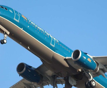 Airbus A321 von Vietnam Airlines mit V2500-Triebwerken: Genauer Grund für zerfetzte Triebwerkshülle bisher unklar.
