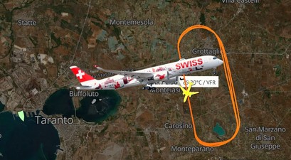 Schleifen bei Taranto: Der Airbus A350 von Swiss übt Starts und Landungen.