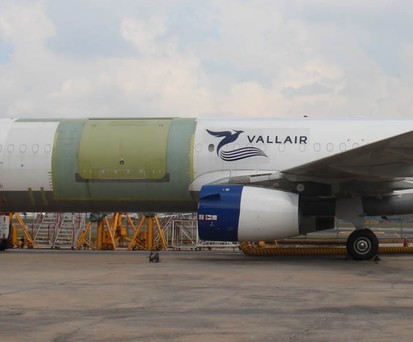 Airbus A321 von Vallair beim Umbau zum Frachter: Neuer Wettbewerber.