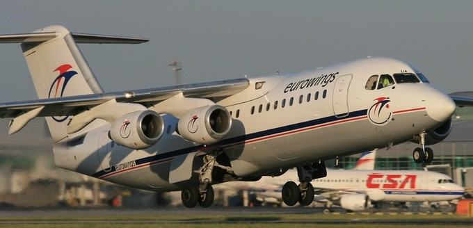 Wenig später holte sich die noch junge Airline mit der BAE 146 ihren ersten Jet in die Flotte.