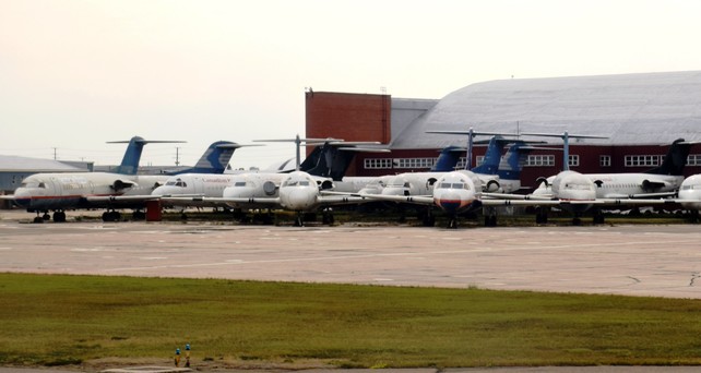 Die ehemalige Fokker 28 Flotte von Canadian Regional am Flughafen Saskatoon: Die Flugzeuge wurden zerlegt.