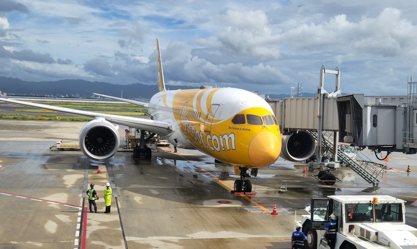 Boeing 787 von Scoot am Gate: Der Mann wurde nach der Ankunft verhaftet.