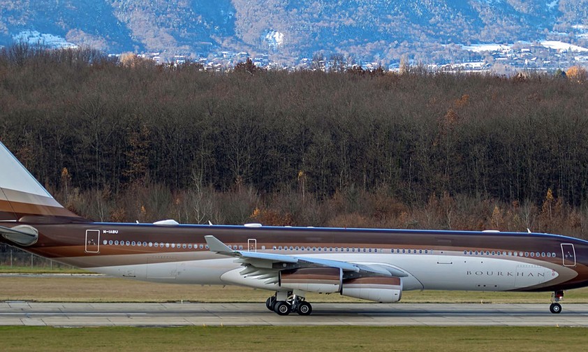 Der Airbus A340 von Alisher Burkhanovich Usmanov: Aktuell ohne Heimat.