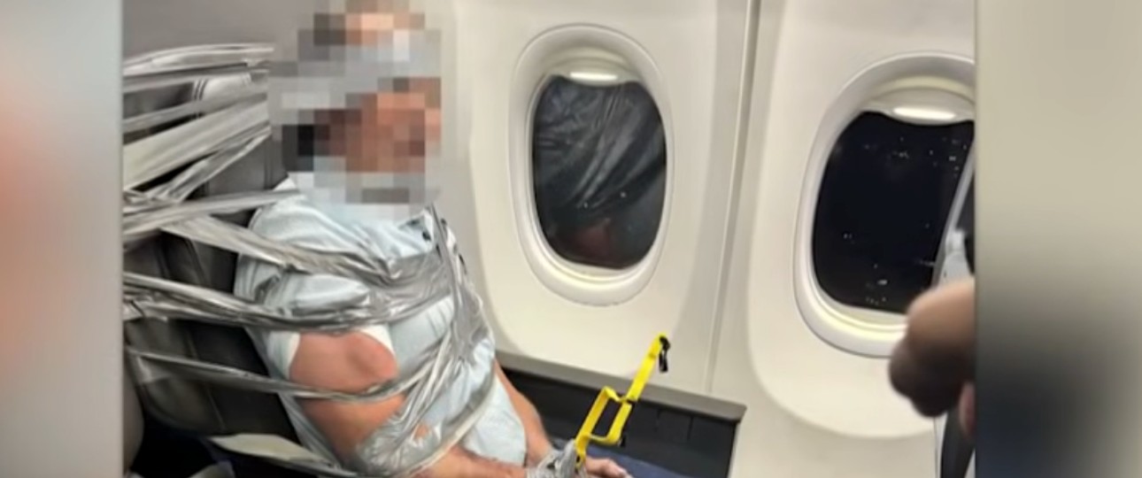 Unruly Passenger auf American-Airlines-Flug: Der Mann wurde fixiert und bei einer Zwischenlandung in Baltimore der Polizei übergeben.