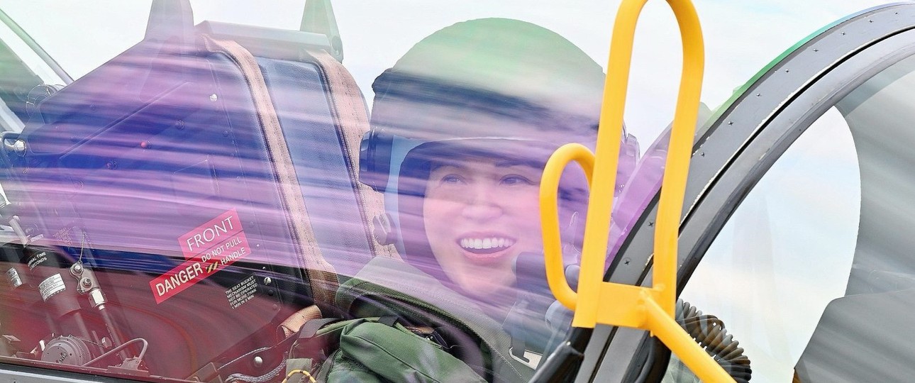 Königin Suthida im Gripen-Cockpit: Zuvor schon viel Erfahrung in anderen Flugzeugen.