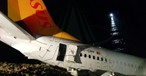 Die Boeing 737 nach dem Unfall in der Nacht.