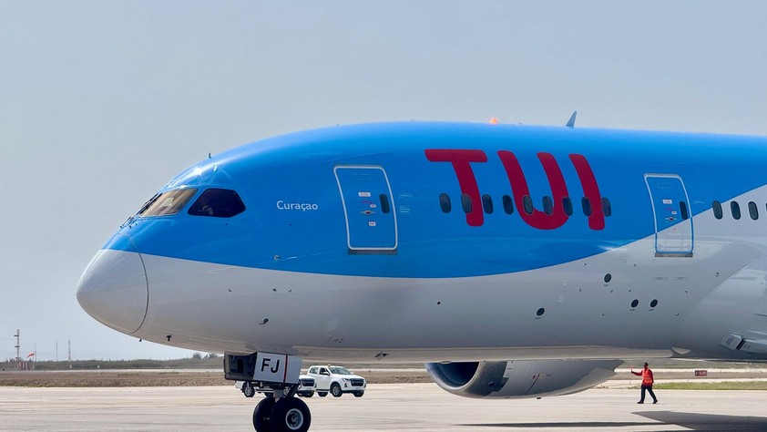 Die Boeing 787 von Tuifly mit dem Kennzeichen PH-TFJ: Heißt nun Curaçao.