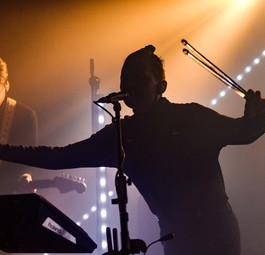 Isländische Band Vök: Kann nicht in der Heimat auftreten, weil zu viele Musikerkollegen von der Wow Air-Pleite betroffen sind