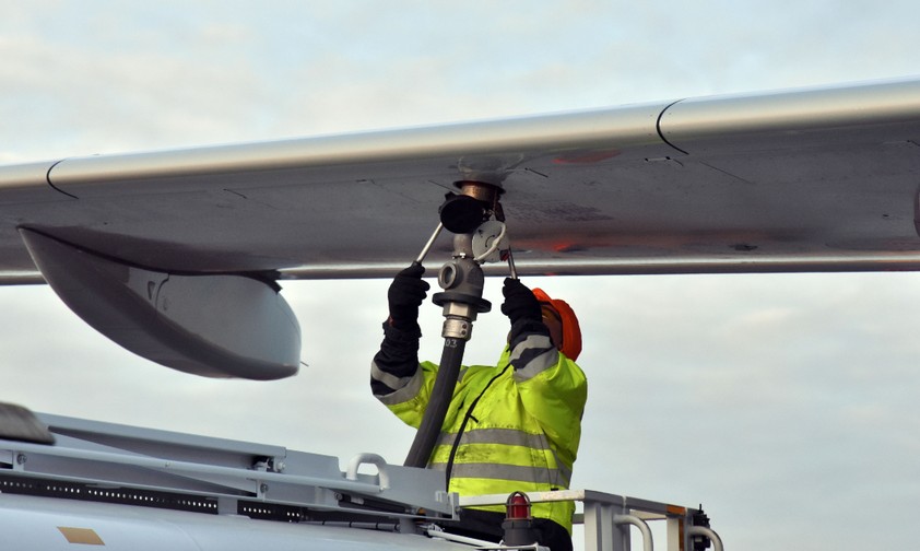 Betankung eines Fliegers: Soll künftig durch Aufladung ergänzt werden.