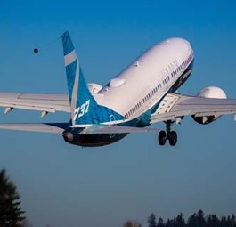 Der vierte Tag der Farnborough Air Show beginnt mit einem Großerfolg für Boeing. Ein unbekannter Kunde hat eine Absichtserklärung für 100 Boeing 737 Max unterzeichnet. (19. Juli)