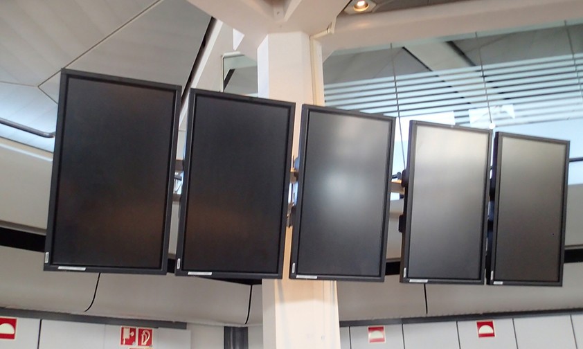 Früher zeigten die Monitore Flüge an.
