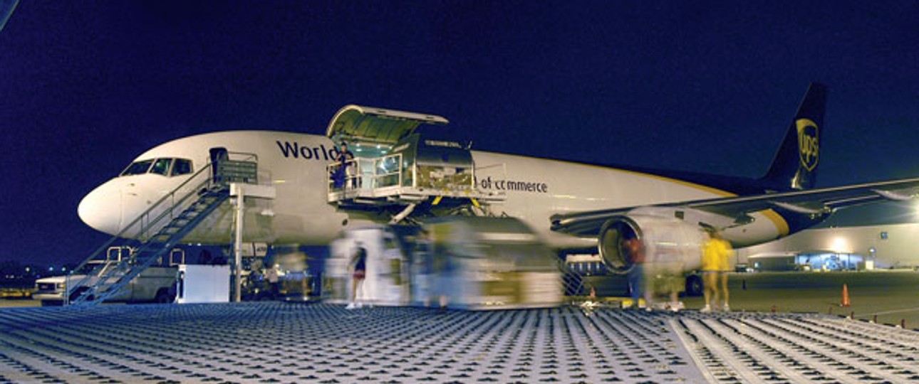 Frachtflugzeug von UPS: Durch die neuen Sauerstoffmasken sollen Unfälle wie der von Dubai verhindert werden.