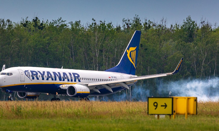 Flugzeug von Ryanair: Nicht nur Kürzungen in Deutschland.