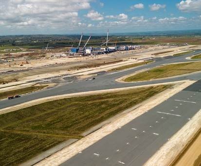 Stand der Bauarbeiten am Western Sydney Airport: Die Eröffnung ist für Ende 2026 geplant.