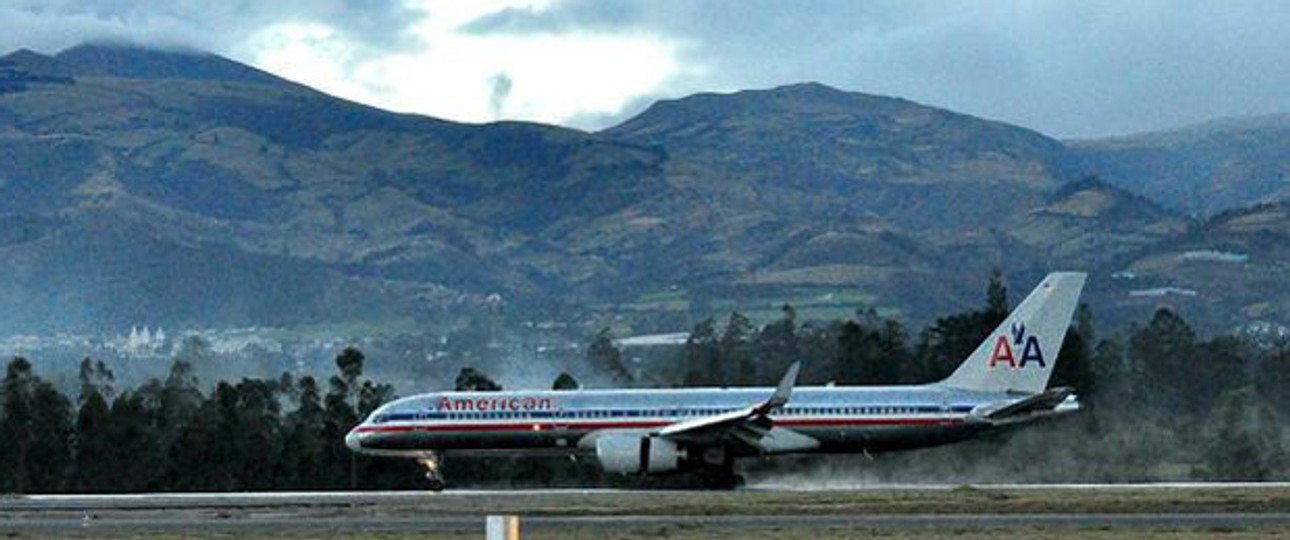Test geglückt: Die Boeing B757 von American Airlines landete als erster Flieger auf der neu gebauten Piste, die 4100 Meter lang ist.