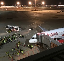 Aufgebot für den letzten Air-Berlin-Flug ab Düsseldorf: Die Maschine startete Richtung München.