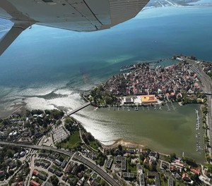 Rundflug zur Aero Friredrichshafen: Blick auf die Insel Mainau