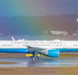 Die Delegation der USA reiste mit zwei Flugzeugen nach München. Einer Boeing C-32A, einer Variante der Boeing 757, ...