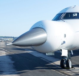 Die Bombardier CRJ700 mit dem Kennzeichen N804X: Testet Technik für Kampfjets.