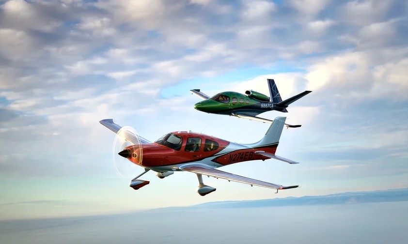 SR22-Flugzeug und Vision jet: Cirrus lässt 2025 alle hinter sich.