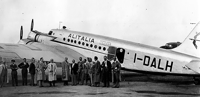 Am 5. Mai 1947 startete der erste Alitalia-Flug: Mit einer Fiat G-12 E ging es von Turin über Rom nach Catania auf Sizilien.